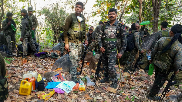  মনহাসের স্ত্রীকে ফোন অজ্ঞাতপরিচয় ব্যক্তির