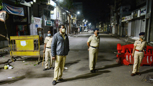  নৈশ কার্ফু প্রভাব ফেলেছে ব্যবসায়