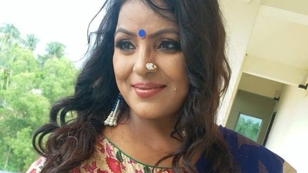 পাপিয়া অধিকারীকে চড় পাপিয়া অধিকারীকে চড়
