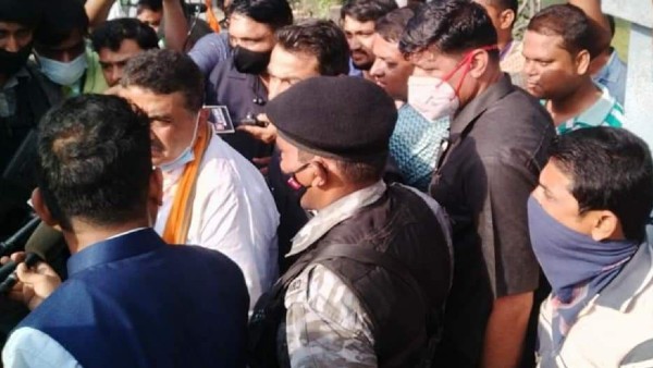 গোটা এলাকায় মোতায়েন রয়েছে কেন্দ্রীয় বাহিনী গোটা এলাকায় মোতায়েন রয়েছে কেন্দ্রীয় বাহিনী