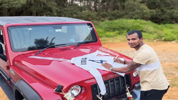 সানরাইজার্স শিবিরে যোগদানের আগেই গাড়ি উপহার পেলেন ইয়র্কার কিং সানরাইজার্স শিবিরে যোগদানের আগেই গাড়ি উপহার পেলেন ইয়র্কার কিং