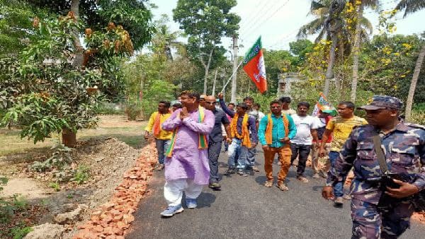 সৌগতকে চাপ সৌগতকে চাপ