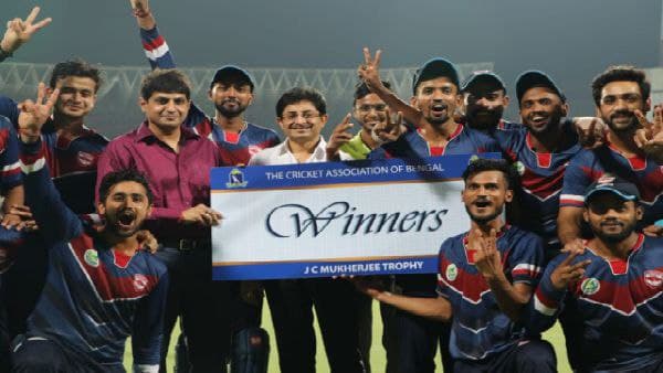 ডার্বি জিতেও ভবানীপুরের দাপটে ট্রফি অধরা ইস্টবেঙ্গলের ডার্বি জিতেও ভবানীপুরের দাপটে ট্রফি অধরা ইস্টবেঙ্গলের