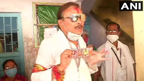 মদন মিত্রের পকেটে ভোট