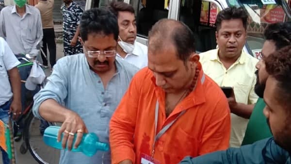  কামারহাটিতে উত্তেজনা