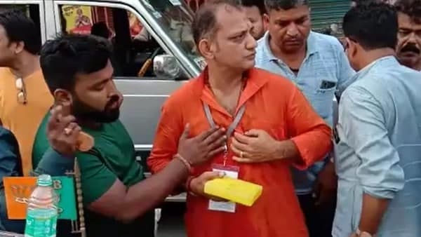 মদন মিত্রের বিরুদ্ধে উস্কানির অভিযোগ মদন মিত্রের বিরুদ্ধে উস্কানির অভিযোগ