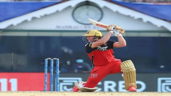 কোহলির পাশে দাঁড়িয়ে এবি ডেভিলিয়ার্সের মন্তব্য: