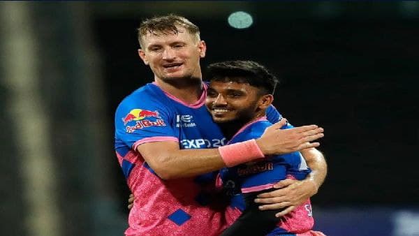 আইপিএলে টানা চার ম্যাচ হারায় তলানিতে কেকেআর