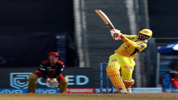 জাদেজা এগিয়ে ছক্কায় জাদেজা এগিয়ে ছক্কায়