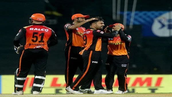 পৃথ্বীর অর্ধশতরানে সানরাইজার্সের বিরুদ্ধে লড়াকু রান দিল্লির পৃথ্বীর অর্ধশতরানে সানরাইজার্সের বিরুদ্ধে লড়াকু রান দিল্লির