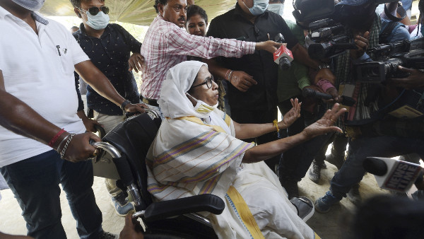 কমিশনকে দুষলেন মমতা
