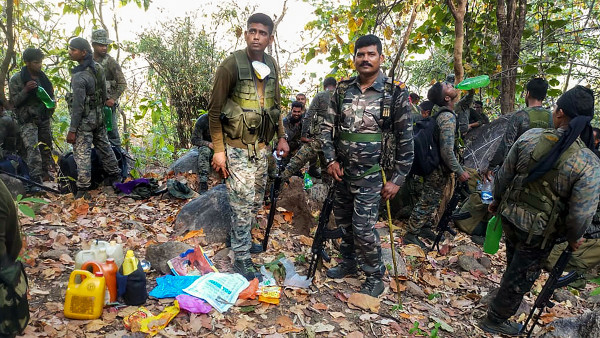 মাওবাদীদের ধরতে অভিযান ২০০০ জওয়ানের মাওবাদীদের ধরতে অভিযান ২০০০ জওয়ানের