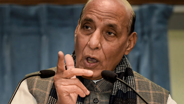 করোনা গ্রাফ ভয়ঙ্কর, পরিস্থিতি সামাল দিতে সেনা সাহায্য নেওয়া হতে পারে, কী ইঙ্গিত দিলেন রাজনাথ সিং করোনা গ্রাফ ভয়ঙ্কর, পরিস্থিতি সামাল দিতে সেনা সাহায্য নেওয়া হতে পারে, কী ইঙ্গিত দিলেন রাজনাথ সিং