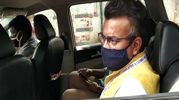 রুদ্রনীলকে ঘিরে জয় বাংলা স্লোগান