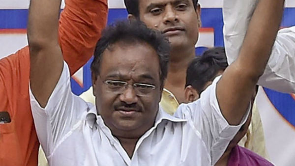 কমিশনের পাশে বিজেপি