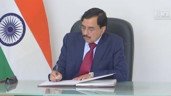 কাজ চলছে ভিডিও কনফারেন্সের মাধ্যমে