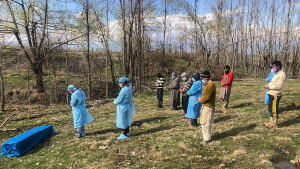 জায়গা নেই কবরস্থানে