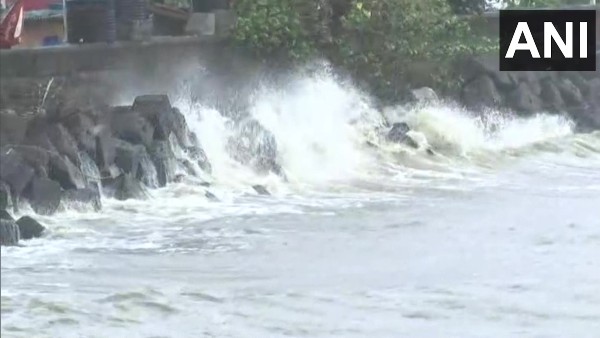 মহারাষ্ট্রে উত্তাল সমুদ্র