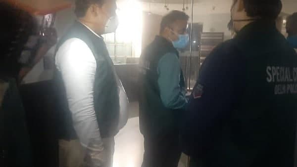 দিল্লিতে টুইটার অফিসে পুলিশের হানা, সম্বিতের টুইটের পর তুমুল চাঞ্চল্য দিল্লিতে টুইটার অফিসে পুলিশের হানা, সম্বিতের টুইটের পর তুমুল চাঞ্চল্য