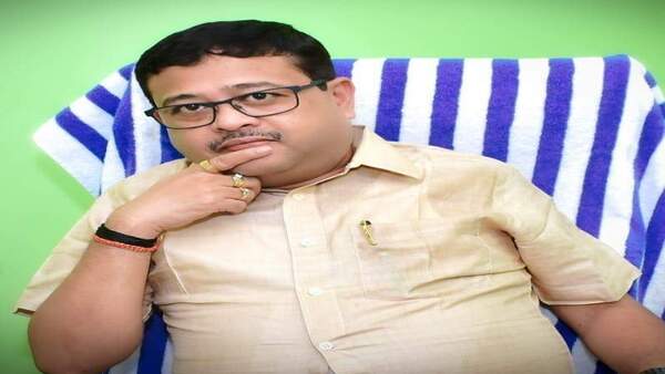 তুলে নেওয়া হয়েছে বাড়ির সামনের ট্রাফিক পুলিশও