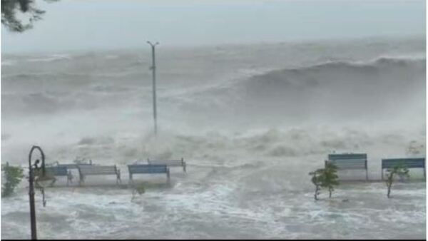 বিধ্বংসী ল্যান্ডফল ইয়াসের