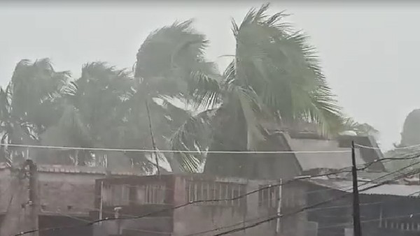 ঘণ্টায় ১৮৫ কিলোমিটার বেগে আছড়ে পড়বে ইয়াস ঘণ্টায় ১৮৫ কিলোমিটার বেগে আছড়ে পড়বে ইয়াস