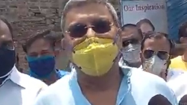 ত্রাণ নিয়ে দলবাজির অভিযোগ ত্রাণ নিয়ে দলবাজির অভিযোগ