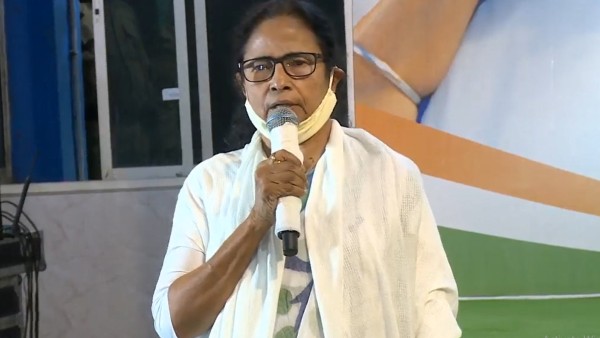 মোদীকে কঠিন লড়াইয়ের মুখে ফেলতে মমতাই শ্রেয়