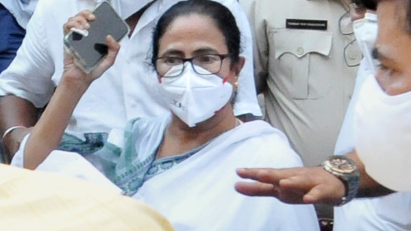 গ্রেফতারের খবর পেয়েই ছুটে গিয়েছিলেন মুখ্যমন্ত্রী গ্রেফতারের খবর পেয়েই ছুটে গিয়েছিলেন মুখ্যমন্ত্রী