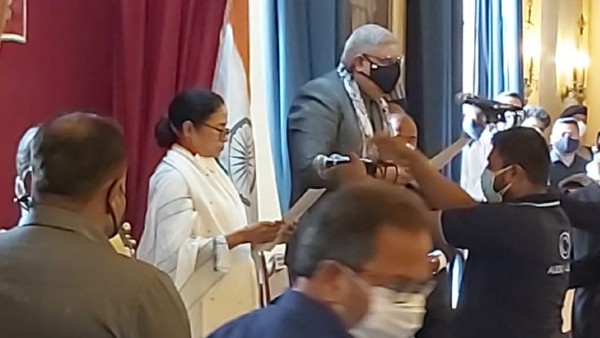 বিরোধীরা ছিলেন না কেউ 
