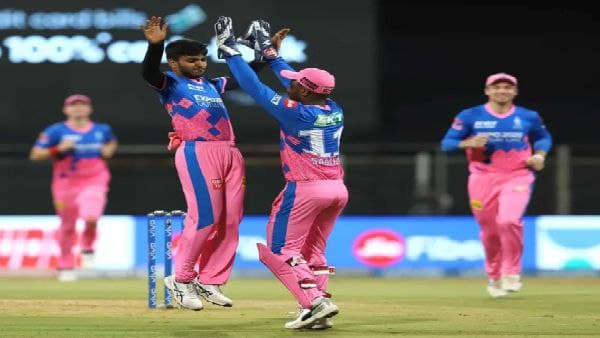 আইপিএলের অর্থেই চিকিৎসা