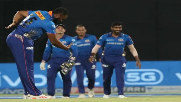 বল হাতেও পোলার্ড সফল বল হাতেও পোলার্ড সফল