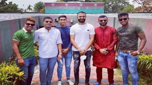 হাসপাতালে ভর্তি করাতে হিমশিম হাসপাতালে ভর্তি করাতে হিমশিম