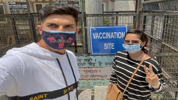 ইংল্যান্ড সফরের আগে বিরাটের দলের পেসাররা তৈরি কোভিশিল্ড নিয়ে