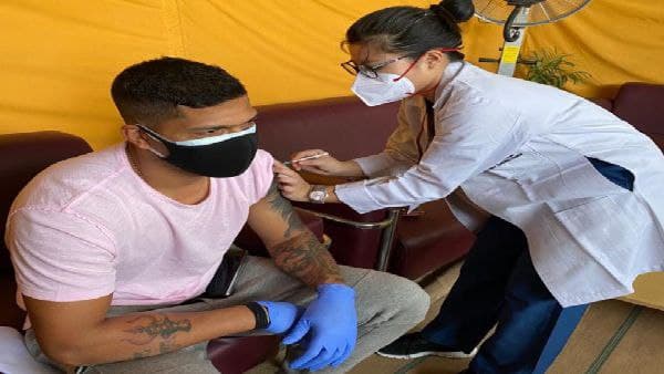 ইংল্যান্ড সফরের আগে বিরাটের দলের পেসাররা তৈরি কোভিশিল্ড নিয়ে