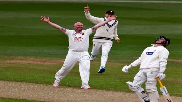 বর্ণময় কেরিয়ার