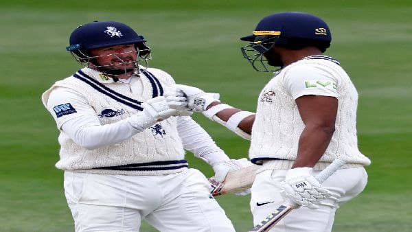 রেকর্ড গড়া ব্যাটিং