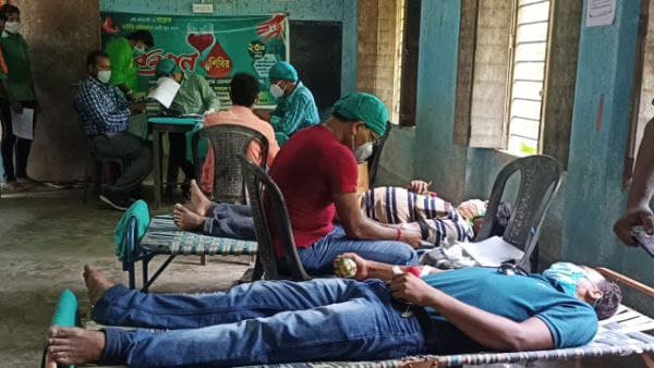 মানুষের পাশে