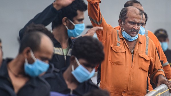 বার্জে ফুটো ছিল