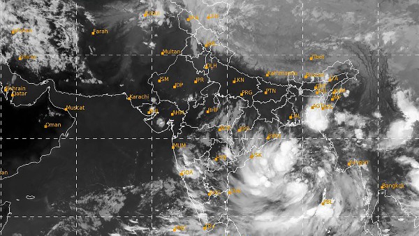 মেদিনীপুরে সব থেকে বেশি ক্ষতি হওয়ার সম্ভাবনা মেদিনীপুরে সব থেকে বেশি ক্ষতি হওয়ার সম্ভাবনা