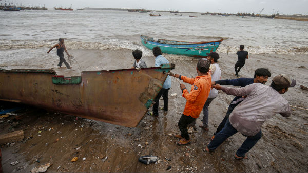 ঝড়ের প্রভাব শুরু হবে সোমবার থেকে 