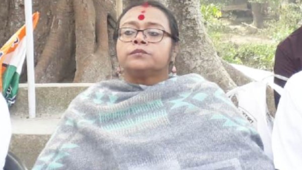 মমতার বাড়িতে সোনালি গুহ