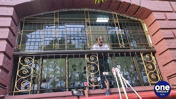 হাসপাতালে আটকে রাখার অভিযোগ শোভনের হাসপাতালে আটকে রাখার অভিযোগ শোভনের