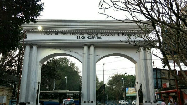 বুধবার বাবার সঙ্গে দেখা করতে গিয়েছিলেন ছেলে