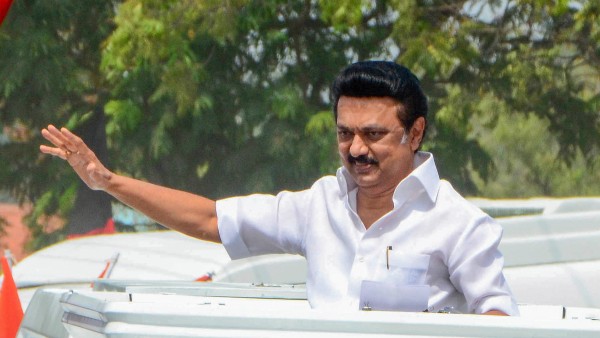  আর কোন কোন জনদরদী প্রকল্পের সূচনা করলেন স্ট্যালিন ?