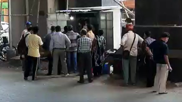 বেশ কিছু দোকান খোলায় ছাড় বেশ কিছু দোকান খোলায় ছাড়