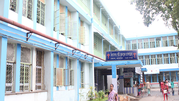সোমবার রাতে হাসপাতালে ভর্তি সোমবার রাতে হাসপাতালে ভর্তি