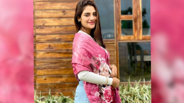 নয়া লুকে নুসরত
