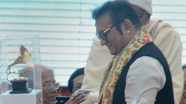  শাহরুখের জন্য প্লেব্যাক নিয়ে অকপট অভিজিৎ