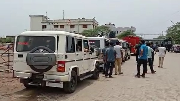 পরিদর্শনে অভিষেক